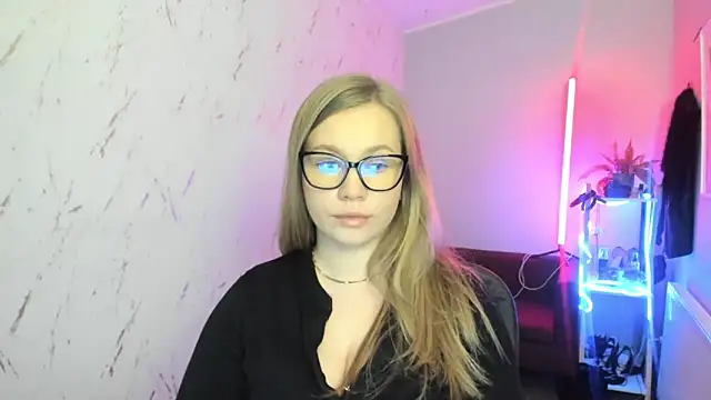 holly xglam online show from 12/21/25, 08:53