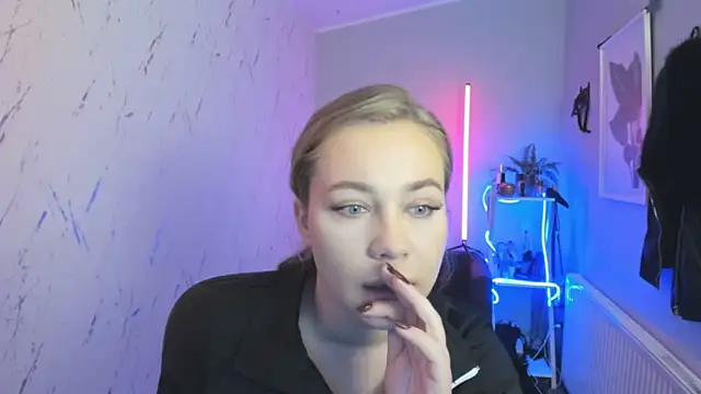 holly xglam online show from 10/16/25, 06:16