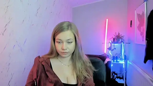 holly xglam online show from 11/22/25, 07:46