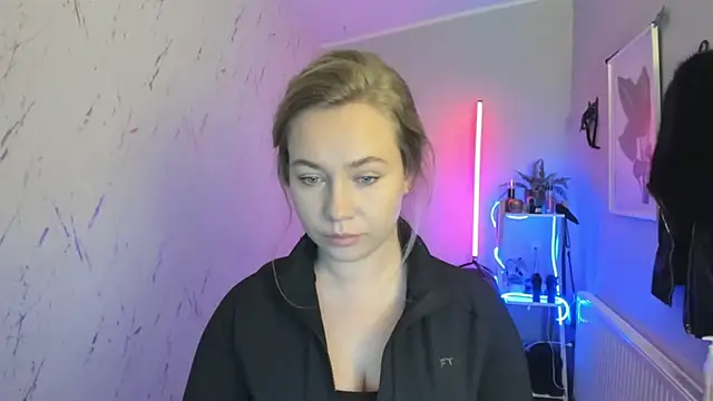 holly xglam online show from 11/04/25, 07:17