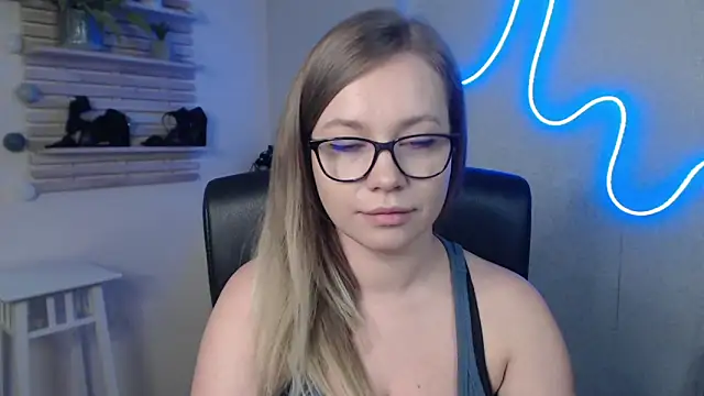 holly xglam online show from 02/28/25, 03:15