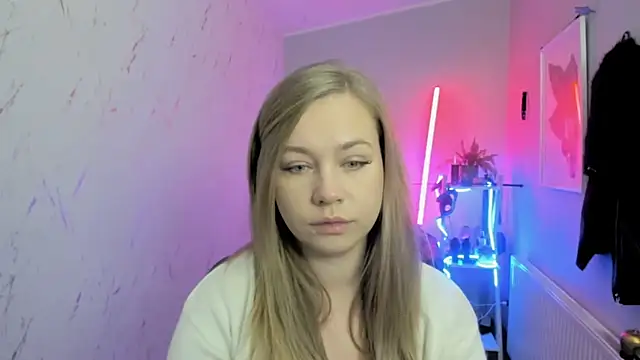 holly xglam online show from 11/20/25, 08:53