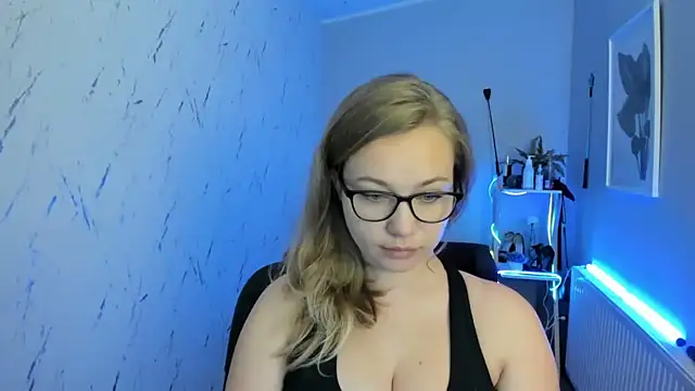 holly xglam online show from 09/22/25, 05:08