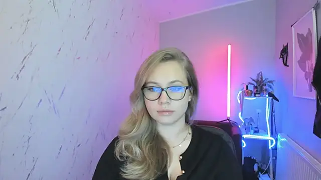 holly xglam online show from 10/21/25, 05:45