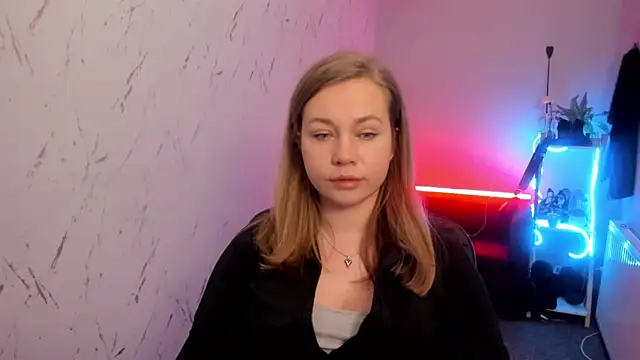 holly xglam online show from 03/24/26, 08:42