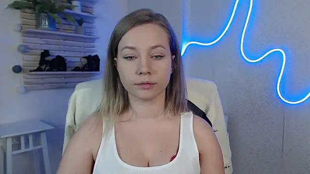 holly xglam online show from 03/12/25, 12:20