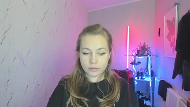 holly xglam online show from 11/27/25, 08:09