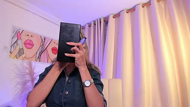 SkiinnyAna online show from 03/25/26, 07:35