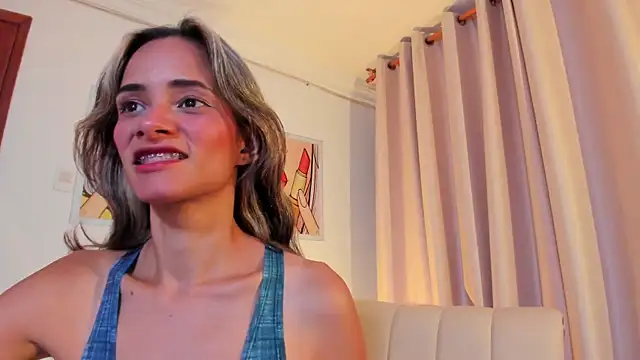 Snapshot of SkiinnyAna chatting on 10/25/25, 07:47 SkiinnyAna online show from 10/25/25, 07:47