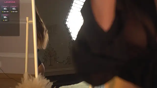 Snapshot of happywhores chatting on 12/17/25, 09:42 happywhores online show from 12/17/25, 09:42