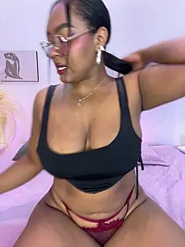 Snapshot of Esmeralda_Duarte chatting on 05/15/26, 05:05 Esmeralda Duarte online show from 05/15/26, 05:05