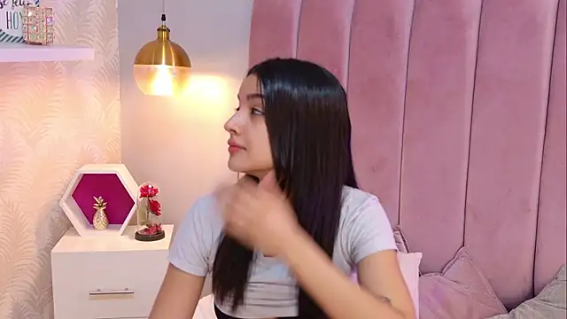 Snapshot of LeenaBrown chatting on 06/12/26, 12:36 LeenaBrown online show from 06/12/26, 12:36