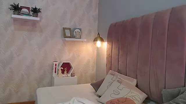 LeenaBrown online show from 11/21/25, 12:26