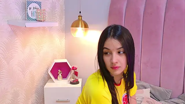 Snapshot of LeenaBrown chatting on 06/17/26, 12:37 LeenaBrown online show from 06/17/26, 12:37