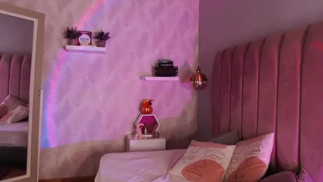 LeenaBrown online show from 10/03/25, 12:39