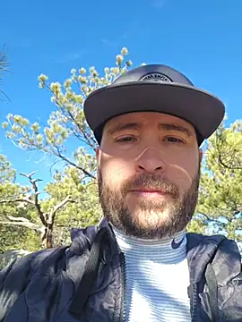 Snapshot of JeepinAround chatting on 12/15/25, 05:41 JeepinAround online show from 12/15/25, 05:41