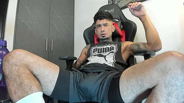 Snapshot of sergiio_mesa27 chatting on 10/05/25, 02:02 sergiio mesa27 online show from 10/05/25, 02:02