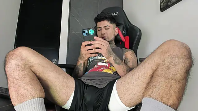 Snapshot of sergiio_mesa27 chatting on 11/18/25, 12:52 sergiio mesa27 online show from 11/18/25, 12:52