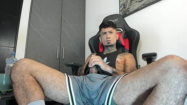 Snapshot of sergiio_mesa27 chatting on 09/30/25, 02:01 sergiio mesa27 online show from 09/30/25, 02:01