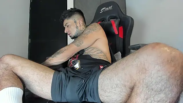 Snapshot of sergiio_mesa27 chatting on 10/27/25, 02:45 sergiio mesa27 online show from 10/27/25, 02:45