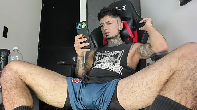 Snapshot of sergiio_mesa27 chatting on 11/15/25, 01:59 sergiio mesa27 online show from 11/15/25, 01:59