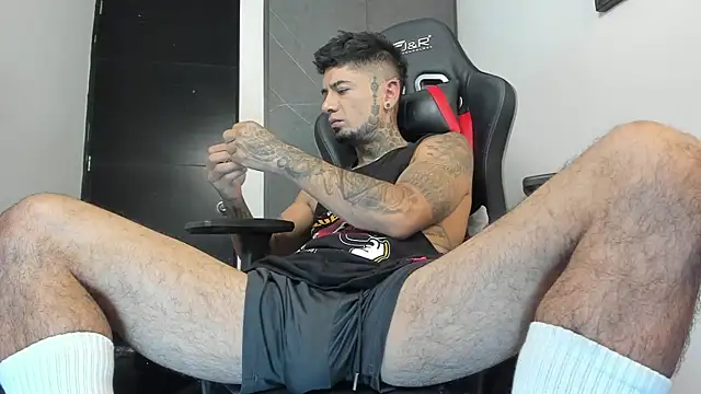 Snapshot of sergiio_mesa27 chatting on 10/26/25, 02:06 sergiio mesa27 online show from 10/26/25, 02:06