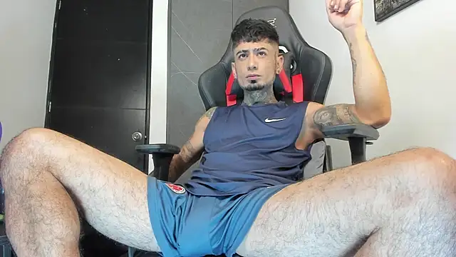 Snapshot of sergiio_mesa27 chatting on 10/11/25, 01:01 sergiio mesa27 online show from 10/11/25, 01:01