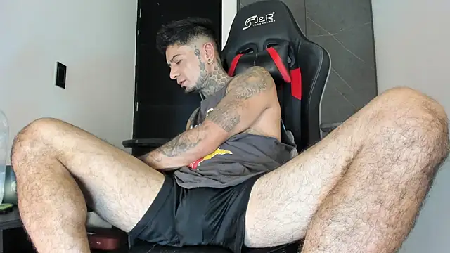 Snapshot of sergiio_mesa27 chatting on 11/11/25, 03:07 sergiio mesa27 online show from 11/11/25, 03:07