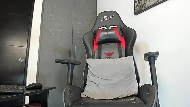 Snapshot of sergiio_mesa27 chatting on 10/01/25, 01:48 sergiio mesa27 online show from 10/01/25, 01:48