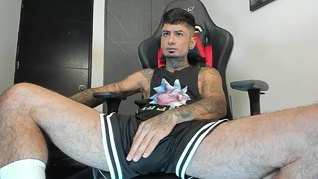 Snapshot of sergiio_mesa27 chatting on 10/13/25, 11:56 sergiio mesa27 online show from 10/13/25, 11:56