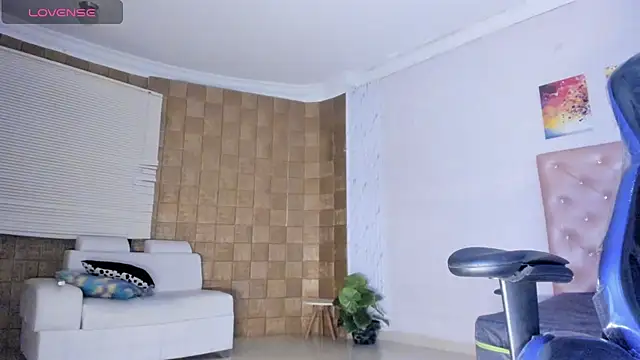 Lissalittlee online show from 11/17/25, 08:02