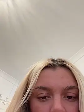 IrishTeenBarbie69 online show from 04/12/26, 01:47
