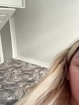 Snapshot of IrishTeenBarbie69 chatting on 02/24/25, 03:31 IrishTeenBarbie69 online show from 02/24/25, 03:31