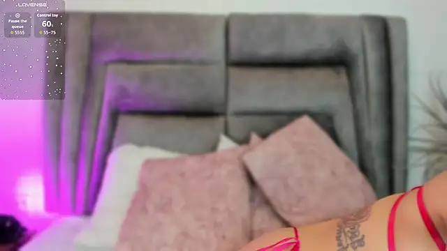 Snapshot of sophiee_smith chatting on 10/07/25, 11:33 sophiee smith online show from 10/07/25, 11:33