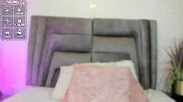 Snapshot of sophiee_smith chatting on 09/12/25, 11:32 sophiee smith online show from 09/12/25, 11:32