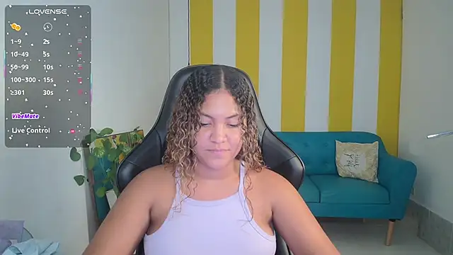Snapshot of Cristal_War chatting on 10/10/25, 11:27 Cristal War online show from 10/10/25, 11:27