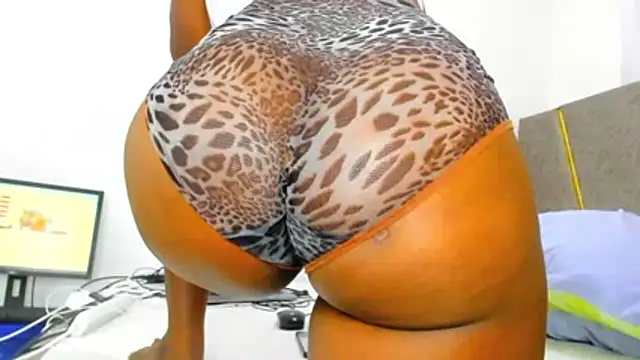 Natasha Spencer online show from 11/27/25, 10:43