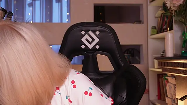 Chriss Fox online show from 03/27/26, 03:24