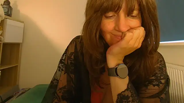 Snapshot of Ella_Next_Door chatting on 05/31/26, 06:42 Ella Next Door online show from 05/31/26, 06:42