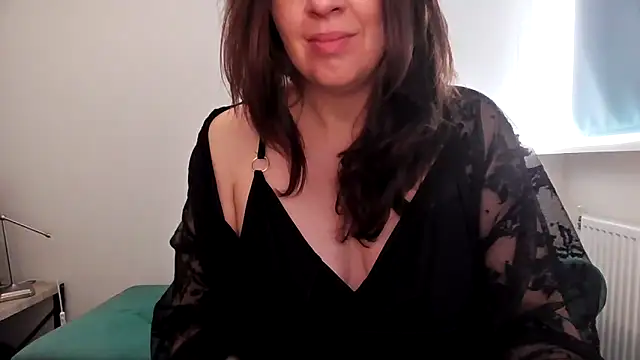 Ella Next Door online show from 12/15/25, 01:28