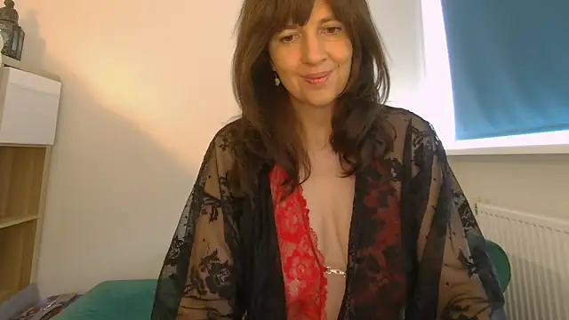 Snapshot of Ella_Next_Door chatting on 05/17/26, 10:15 Ella Next Door online show from 05/17/26, 10:15