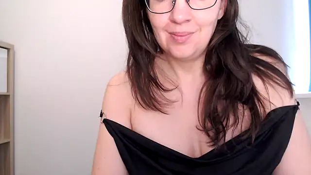 Ella Next Door online show from 12/22/25, 09:42