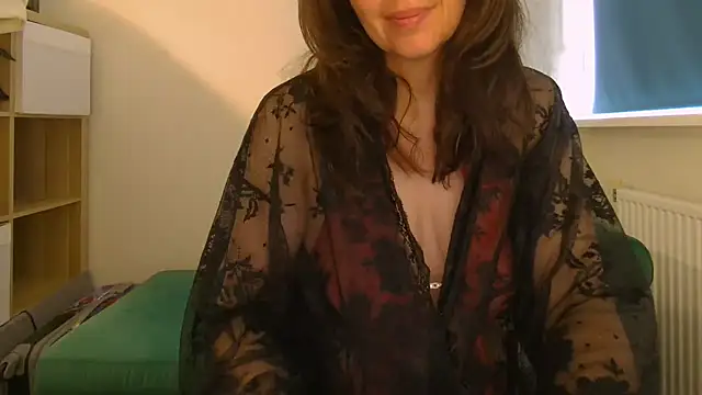 Snapshot of Ella_Next_Door chatting on 05/04/26, 07:22 Ella Next Door online show from 05/04/26, 07:22