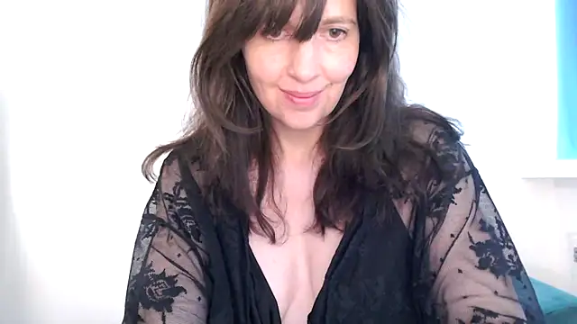 Ella Next Door online show from 04/14/26, 03:28