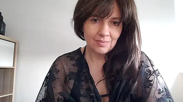 Ella Next Door online show from 01/11/26, 01:07