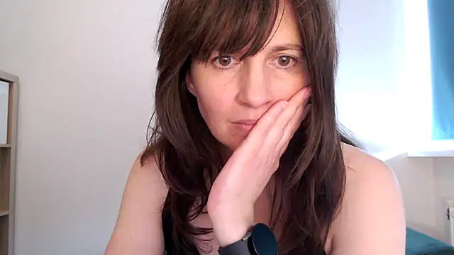 Ella Next Door online show from 03/03/26, 03:19