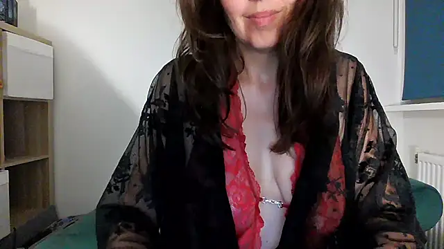 Snapshot of Ella_Next_Door chatting on 06/14/26, 10:11 Ella Next Door online show from 06/14/26, 10:11
