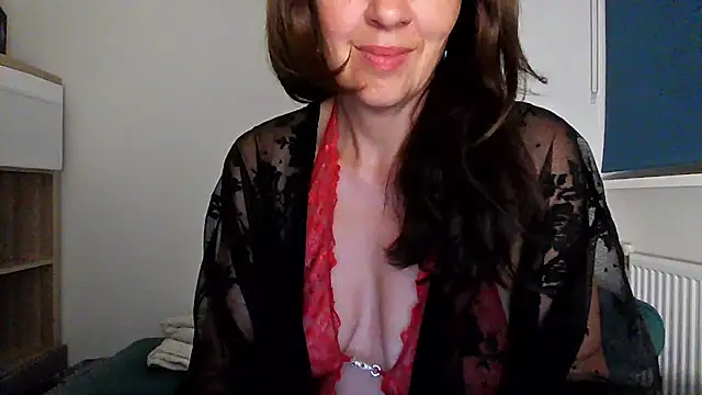 Snapshot of Ella_Next_Door chatting on 07/16/26, 09:56 Ella Next Door online show from 07/16/26, 09:56