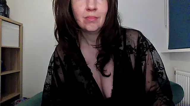 Ella Next Door online show from 12/19/25, 08:00