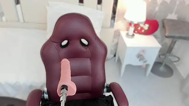 Miliaangeles online show from 12/17/25, 09:25